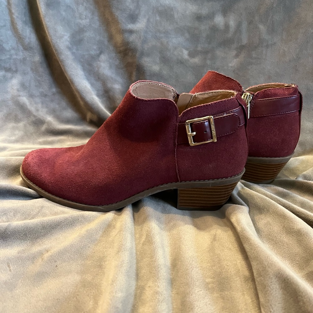 Vionic size 6.5 maroon and gold suede booties
